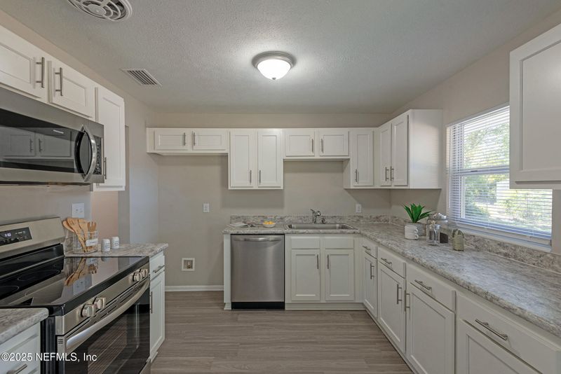 2528 Lansdowne Dr, Jacksonville, FL 32211