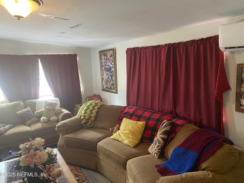 2552 Spirea St, Jacksonville, FL 32209
