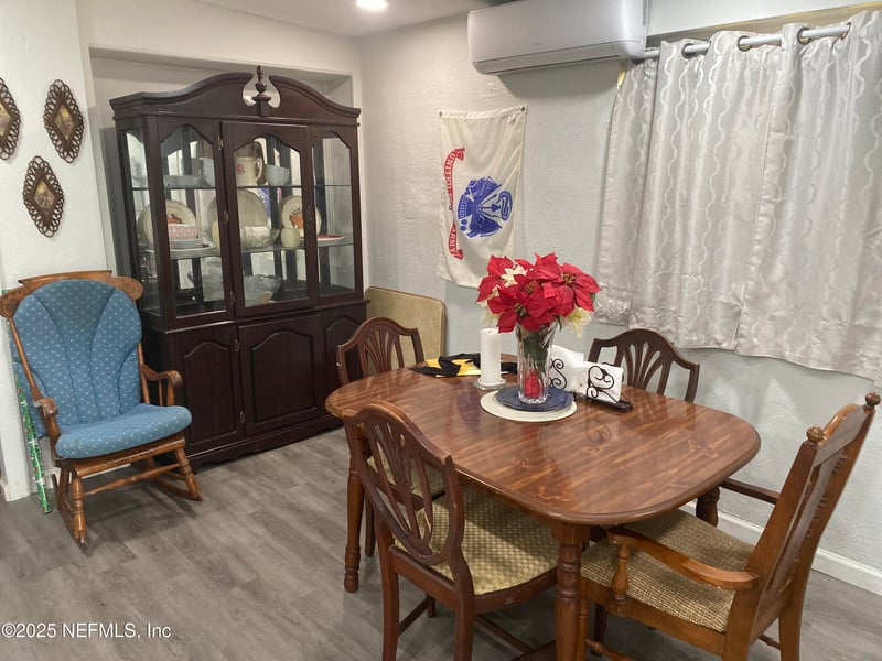 2552 Spirea St, Jacksonville, FL 32209