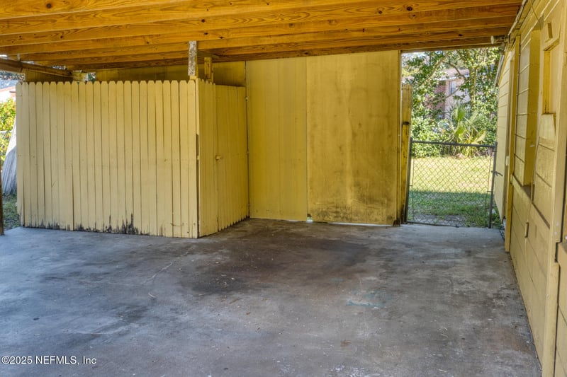 2561 Nicholas Cir E, Jacksonville, FL 32207