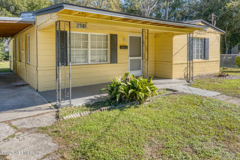 2561 Nicholas Cir E, Jacksonville, FL 32207