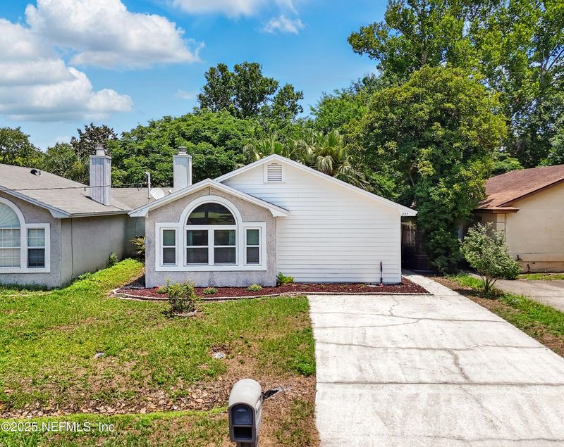 257 Jasmine St, Atlantic Beach, FL 32233