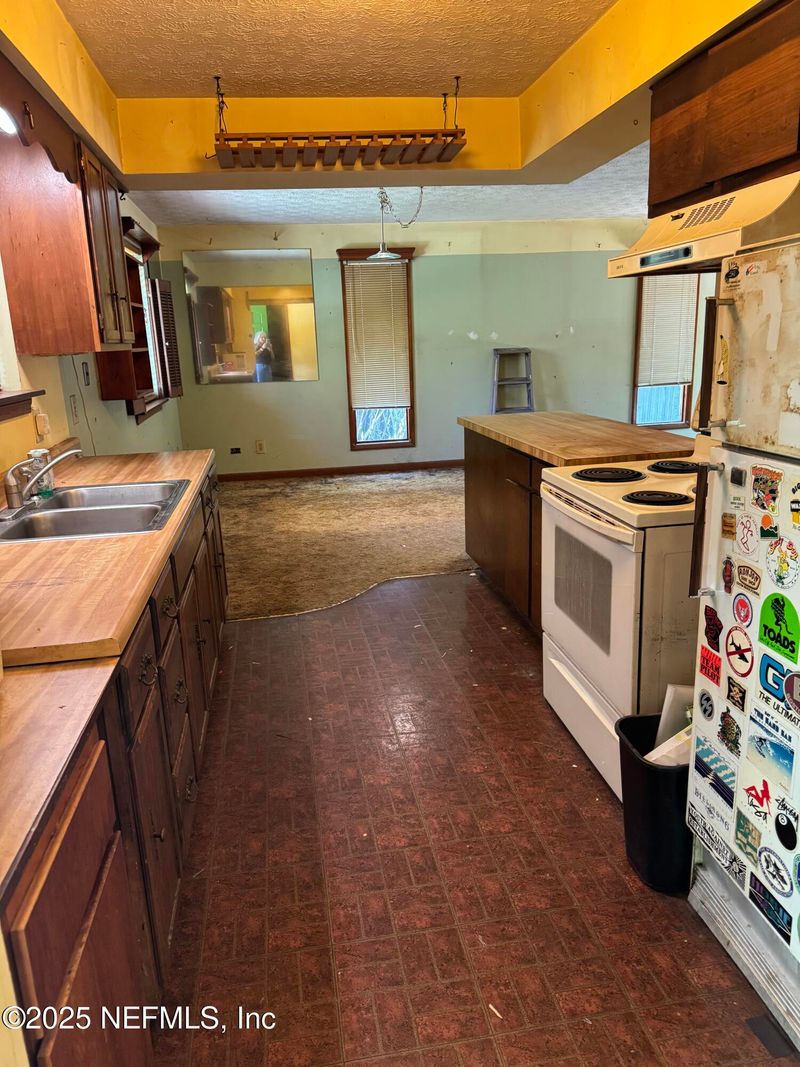 2576 Leon Rd, Jacksonville, FL 32246