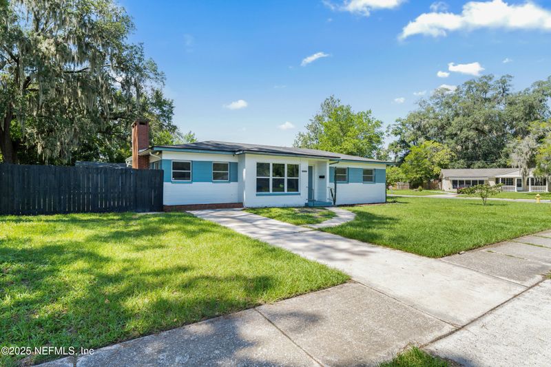 2626 Leonid Rd, Jacksonville, FL 32218