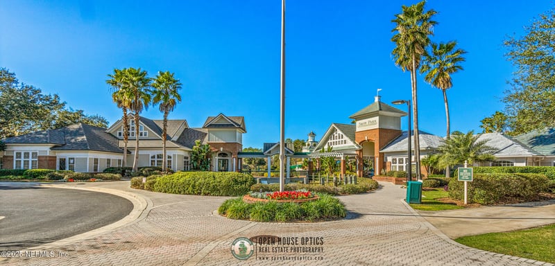 2676 Country Side Dr, Fleming Island, FL 32003