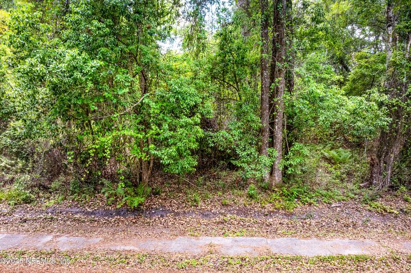 27130 Kentucky St, Hilliard, FL 32046