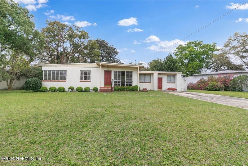2720 Pine Summit Dr E, Jacksonville, FL 32211