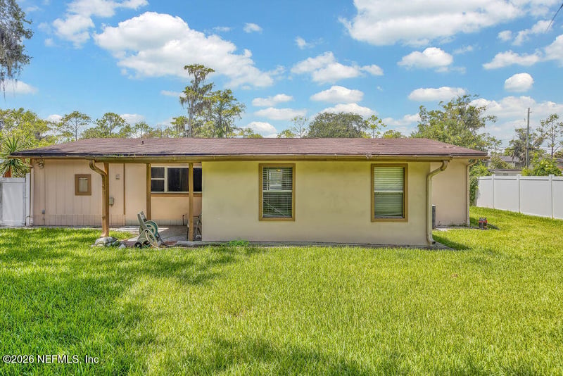 2859 Loran Dr W, Jacksonville, FL 32216