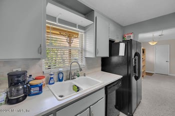 2859 Loran Dr W, Jacksonville, FL 32216