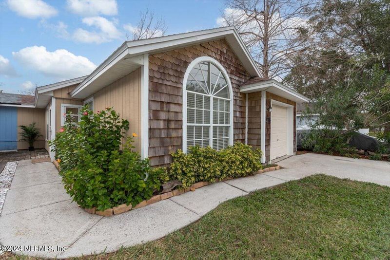 288 Main St, Atlantic Beach, FL 32233
