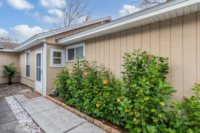 288 Main St, Atlantic Beach, FL 32233