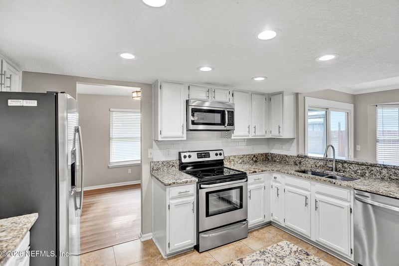 2923 Safeshelter Dr, Jacksonville, FL 32225