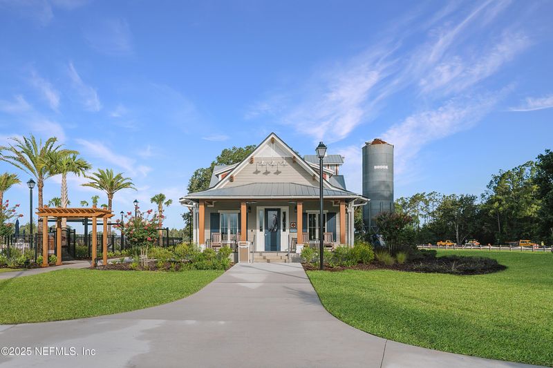2960 Adelaide Rd, Green Cove Springs, FL 32043