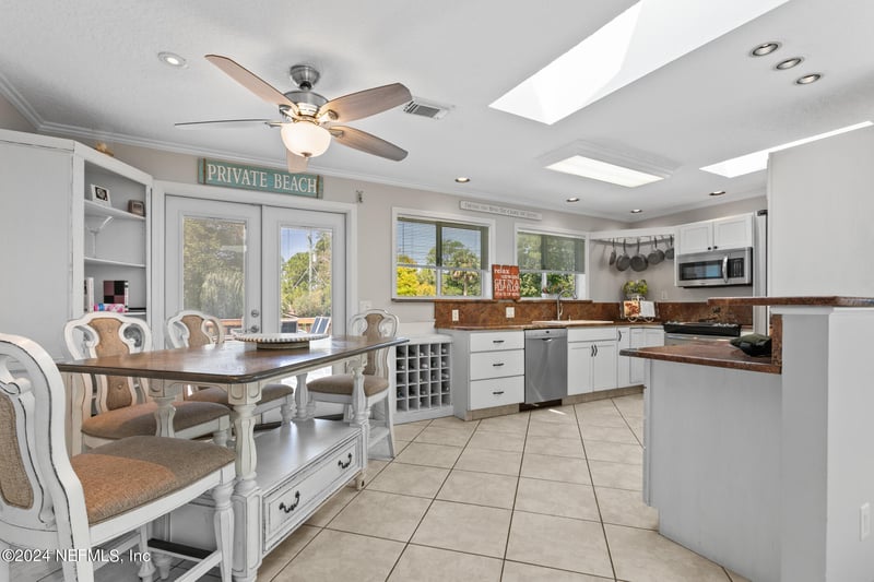 310 Magnolia St, Atlantic Beach, FL 32233