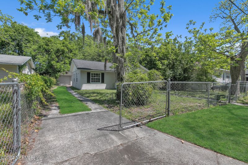 3131 Phyllis St, Jacksonville, FL 32205