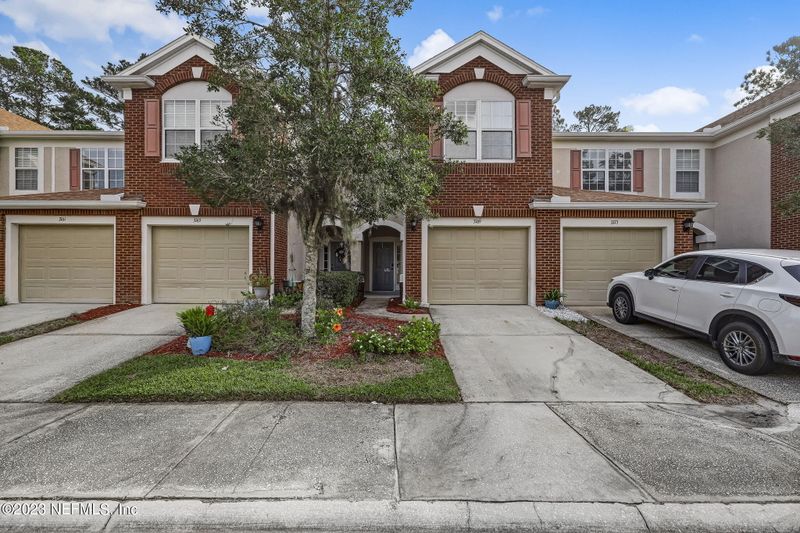3169 Hollow Tree Ct, Jacksonville, FL 32216