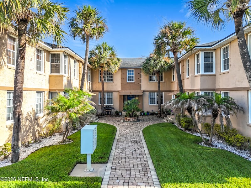 319 1st Ave #2-D, Jacksonville Beach, FL 32250