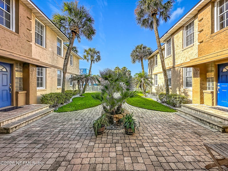 319 1st Ave #2-D, Jacksonville Beach, FL 32250