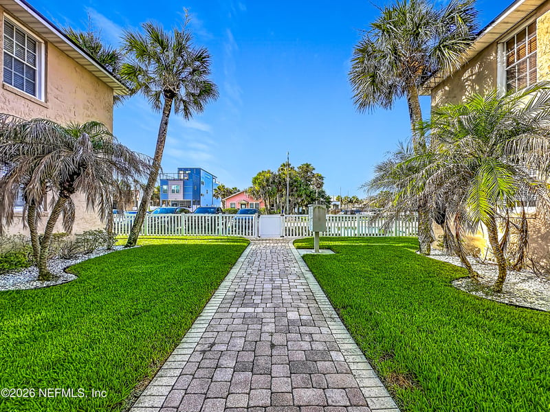 319 1st Ave #2-D, Jacksonville Beach, FL 32250