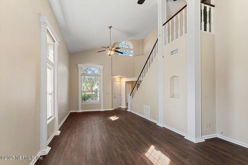 325 Willow Green Dr, Orange Park, FL 32073