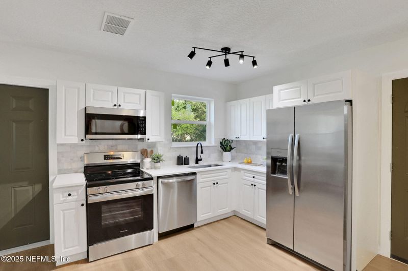 3260 Cesery Blvd, Jacksonville, FL 32277