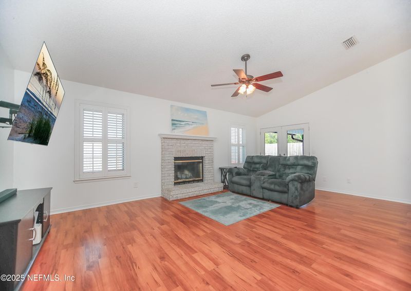 327 Hickory Hollow Dr, Jacksonville, FL 32225