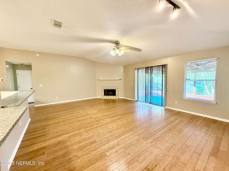 3282 Cancun Dr E, Jacksonville, FL 32225