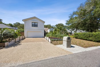 330 Garden Ln, Atlantic Beach, FL 32233