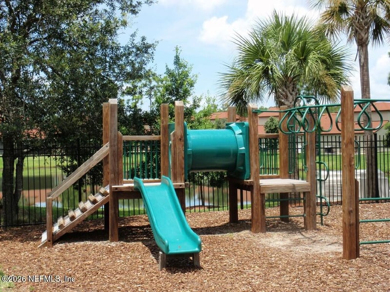 330 Redwood Ln, St Johns, FL 32259