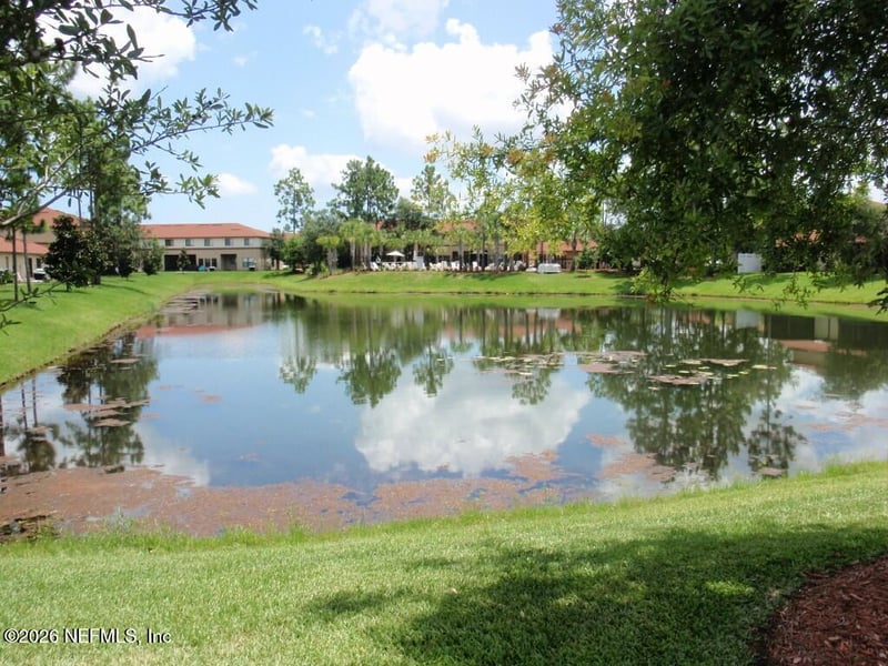 330 Redwood Ln, St Johns, FL 32259