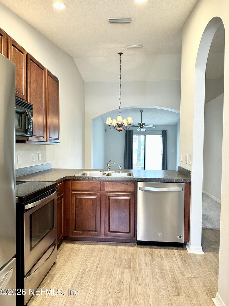 330 Redwood Ln, St Johns, FL 32259