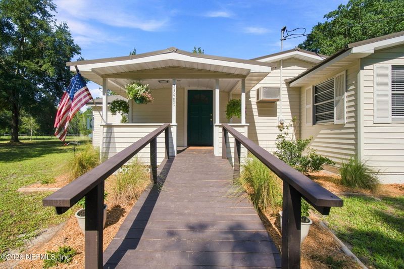33485 Meadows Ln, Callahan, FL 32011