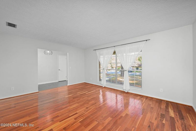 3360 Sara Dr, Jacksonville, FL 32277