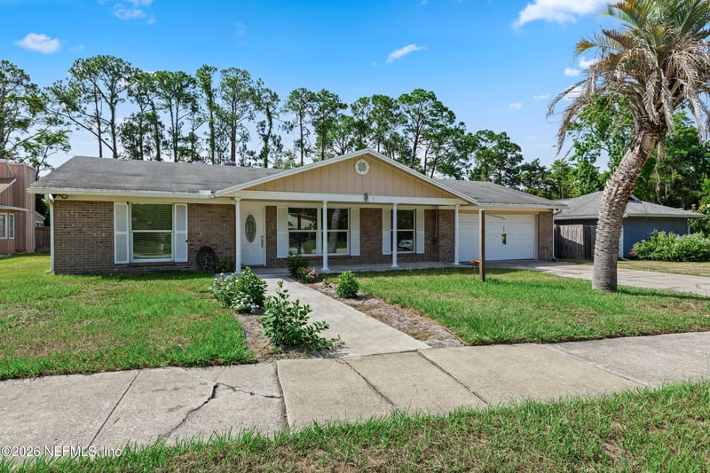 3383 Chrysler Dr, Jacksonville, FL 32257