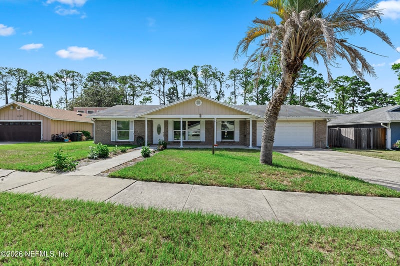 3383 Chrysler Dr, Jacksonville, FL 32257