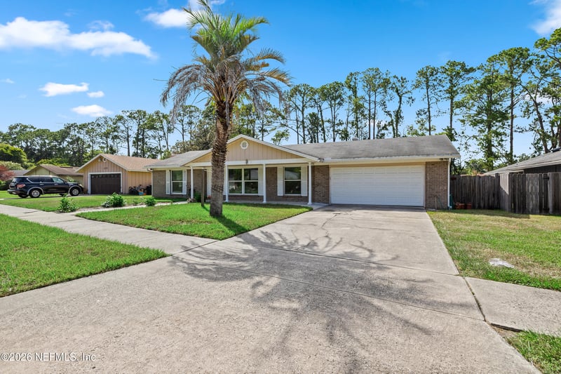 3383 Chrysler Dr, Jacksonville, FL 32257