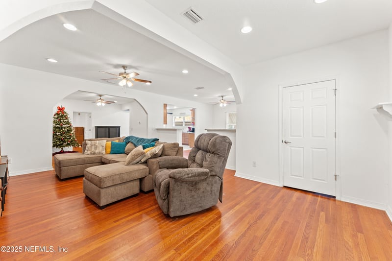 34 N College St, Macclenny, FL 32063