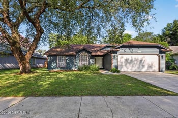 3472 Charmont Dr, Jacksonville, FL 32277