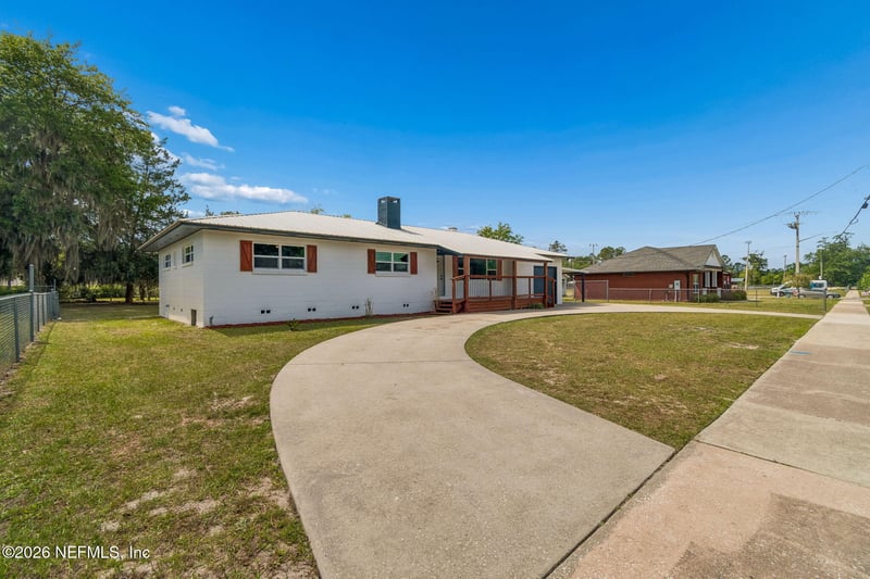 350 N 6th St, Macclenny, FL 32063