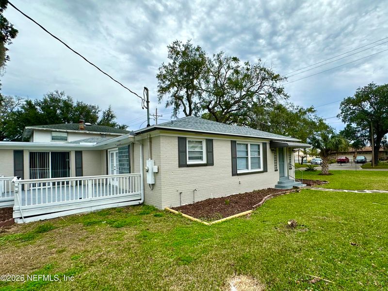 350 Trout River Dr, Jacksonville, FL 32208