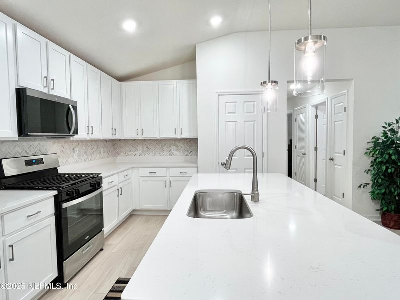 354 Boulder Ln, St Johns, FL 32259