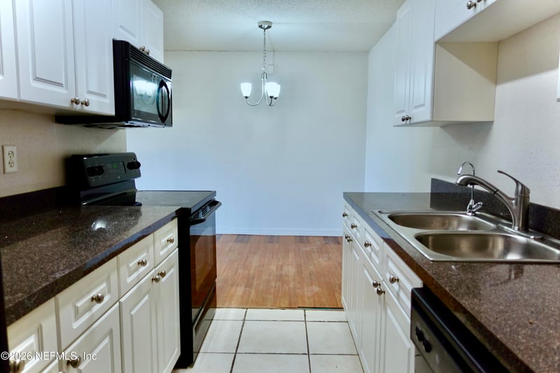355 Monument Rd #20 D2, Jacksonville, FL 32225