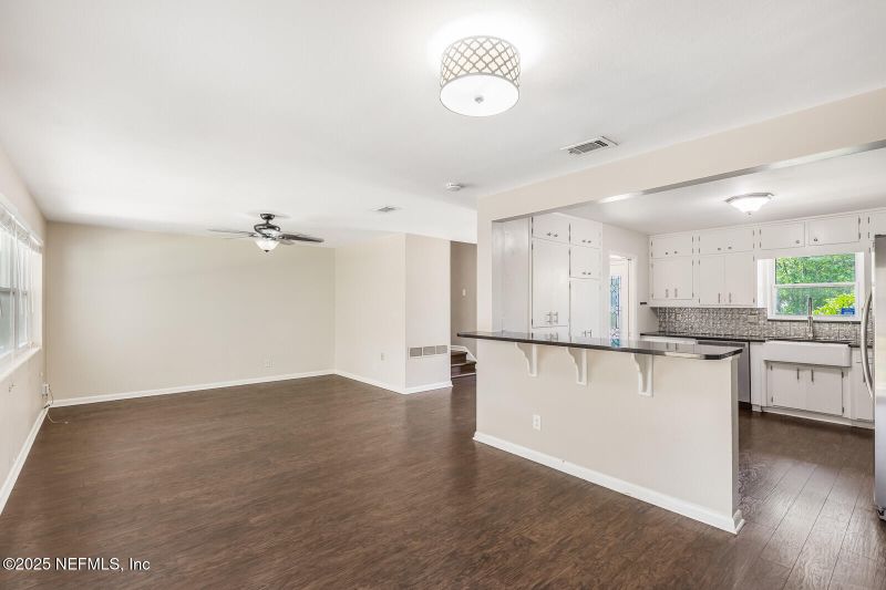 3592 Thornhill Dr, Jacksonville, FL 32277