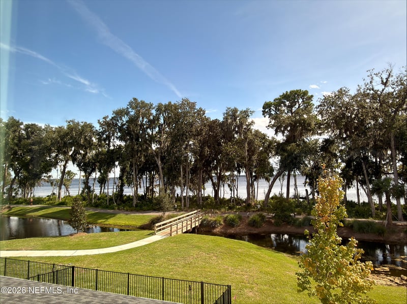 375 Oakmoss Dr, St Johns, FL 32259