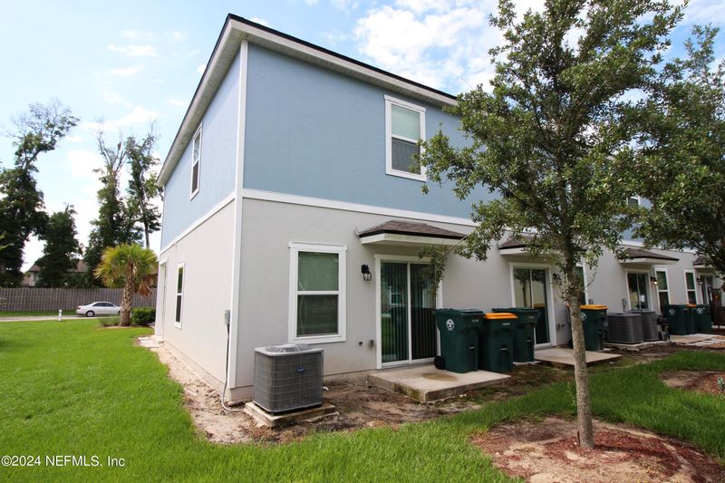 381 Aralia Ln, Jacksonville, FL 32216