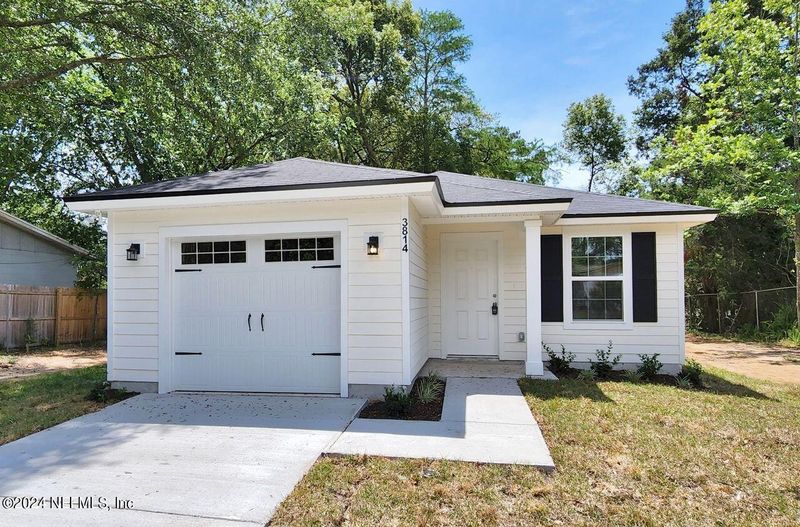 3814 Robert C Weaver Dr, Jacksonville, FL 32208