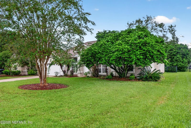 384 Maplewood Dr, St Johns, FL 32259