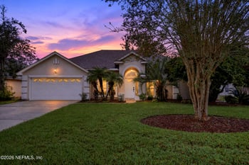 384 Maplewood Dr, St Johns, FL 32259