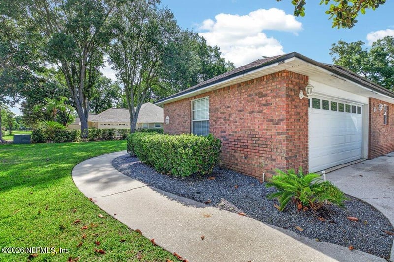 385 Lolly Ln, St Johns, FL 32259