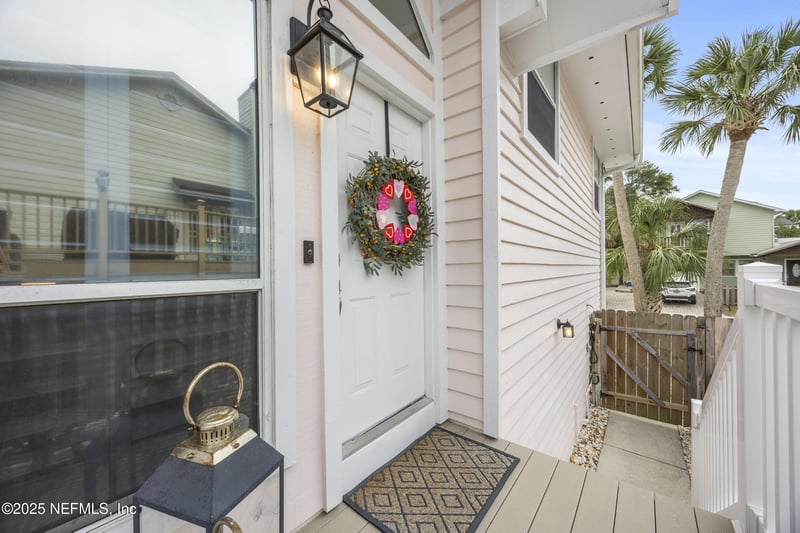 387 3rd St, Atlantic Beach, FL 32233